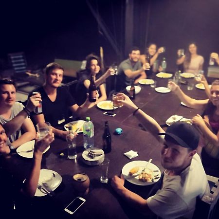 Yala Yin Yang Hostel Palatupana Buitenkant foto